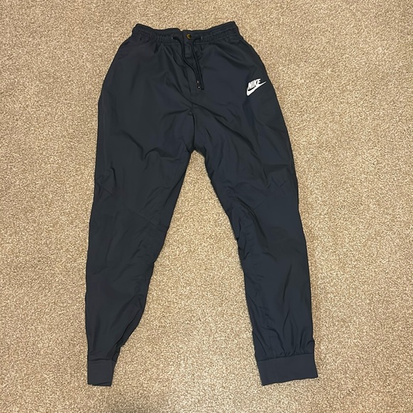 black nike windbreaker pants